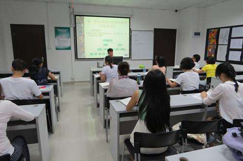 綿陽心理咨詢師培訓機構與藝術教育培訓咨詢 雙重發展路徑解析