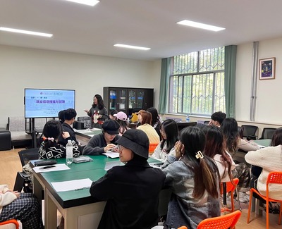 新媒體藝術學院“宏志助航計劃”助力畢業生就業能力提升與升學咨詢